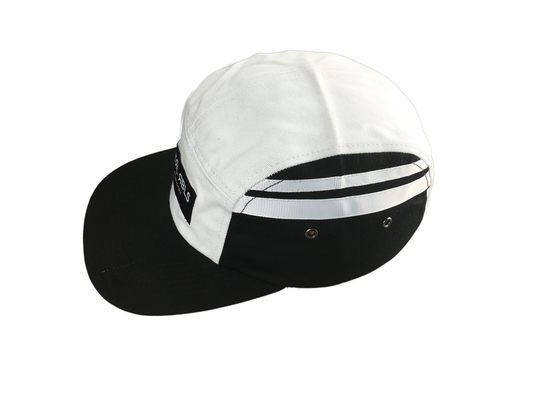 Capa de campamento de 5 paneles con visor de PU plano y logotipo de etiqueta tejida