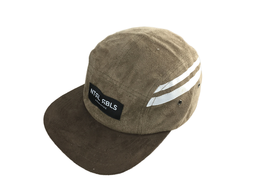 Capa de campamento de 5 paneles con visor de PU plano y logotipo de etiqueta tejida