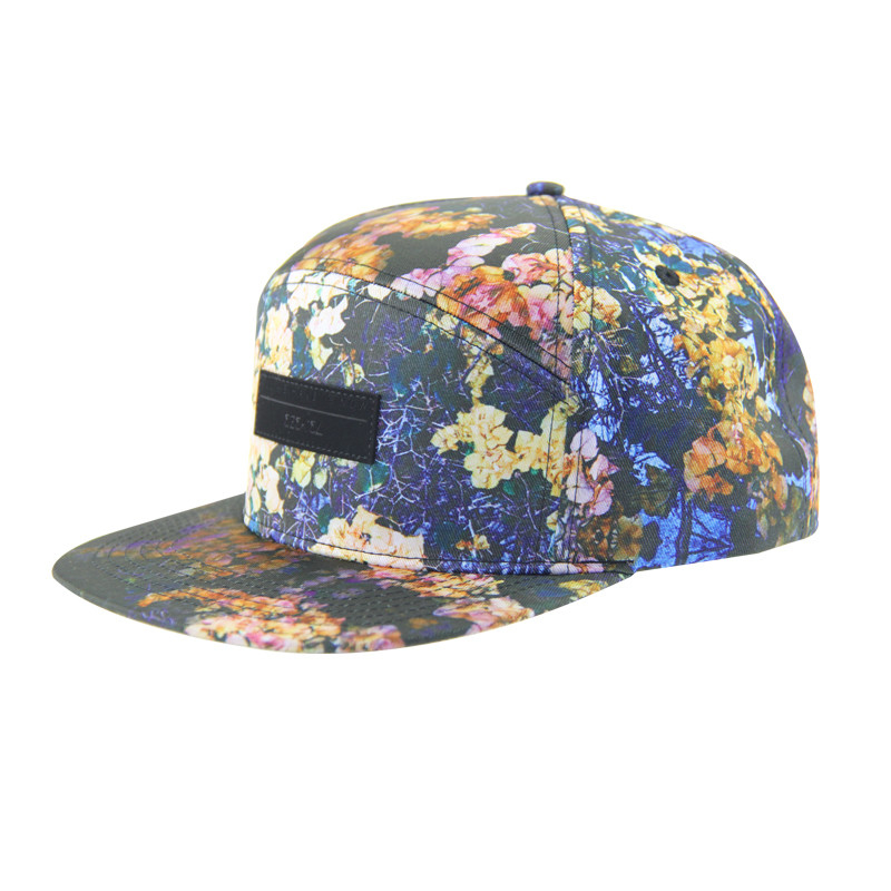100% poliéster 7 Panel Snapback Sombrero de campamento personalizado con logotipo de parche de cuero en el frente